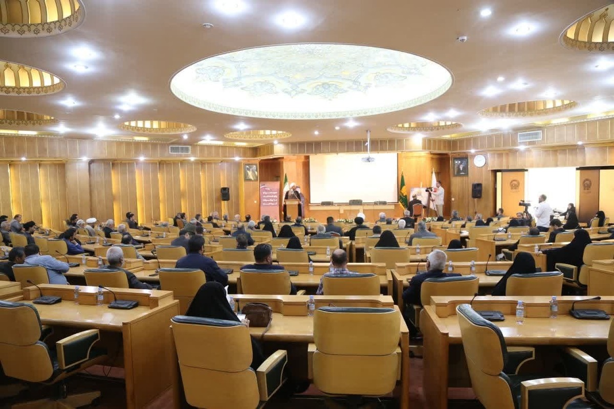 آیین ملی اختتامیه دبیران تشکل‌های شاهد و ایثارگر کشور با حضور جمعی از مسئولان استانی، مدیران شهری و اعضای تشکل‌های شاهد و ایثارگر کشور در تالار همایش‌های آستان قدس رضوی برگزار شد.