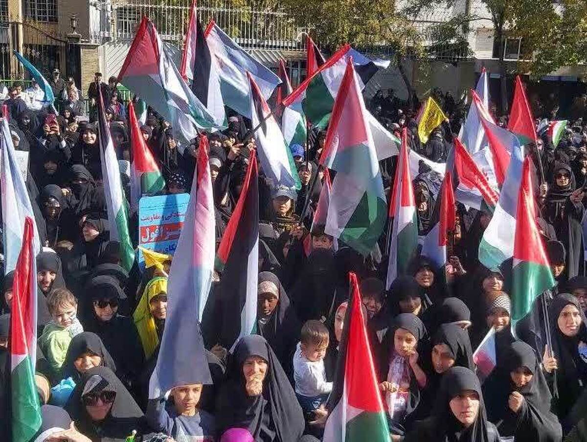 اجتماع مادران به همراه فرزندان خود برای حمایت از فلسطین در مشهد برگزار شد.