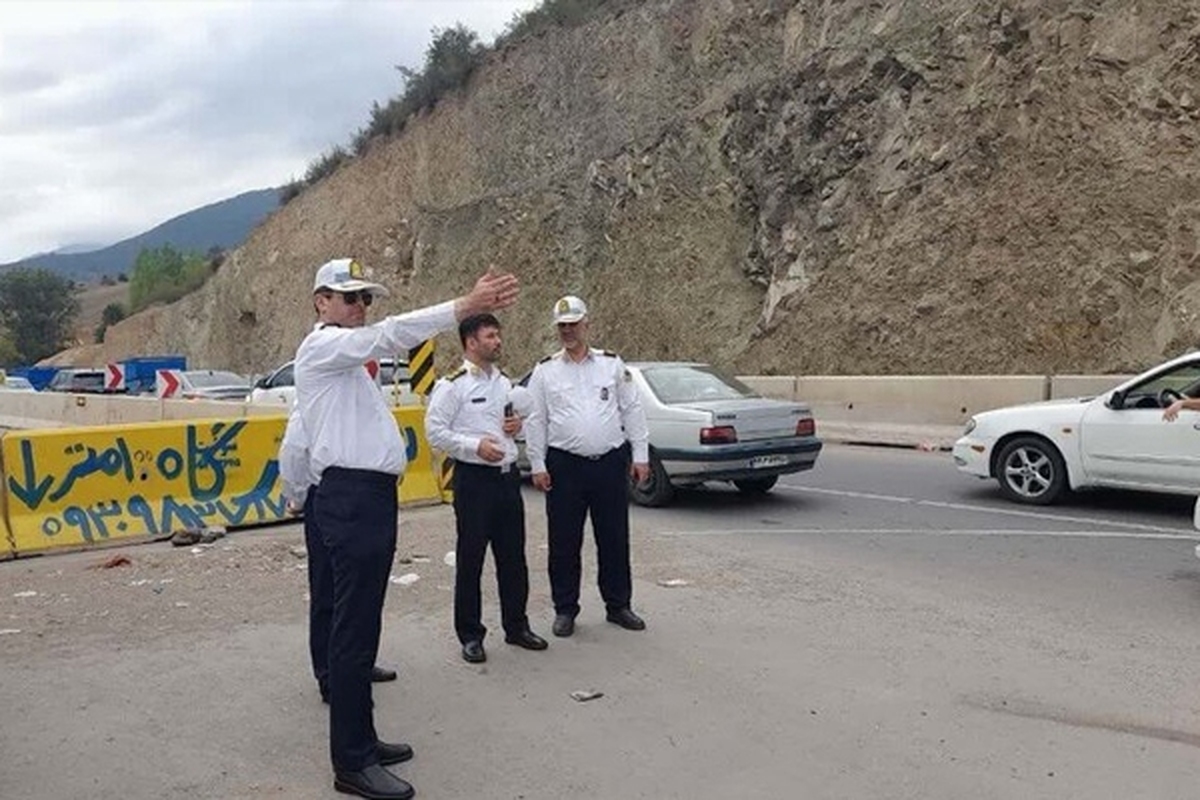 فرمانده پلیس راه کندوان گفت: به علت حجم‌ سنگین ترافیک خودروها این جاده پرتردد کشور دقایقی پیش از قبل منطقه طویر مرزن‌آباد چالوس به سمت کرج و تهران یکطرفه شد.