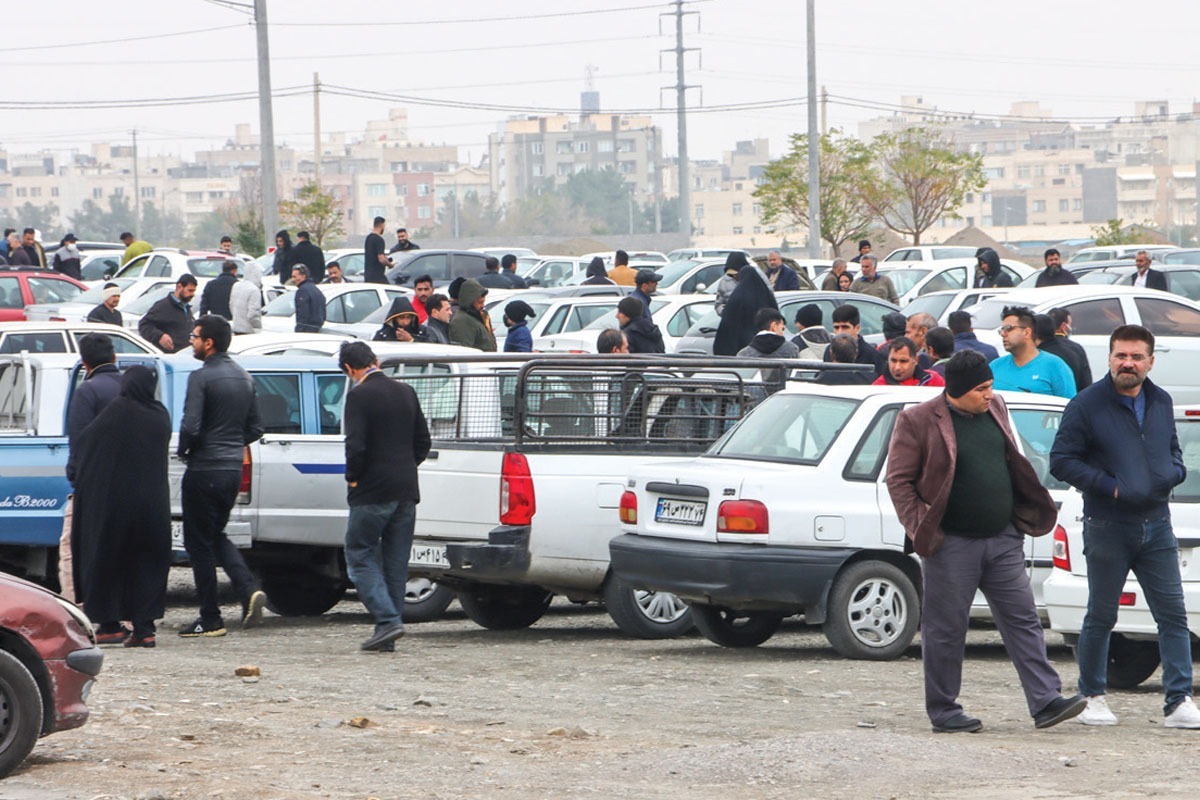 بلاتکلیفی در جانمایی جمعه بازار خودرو، شهروندان را سرگردان کرده است.