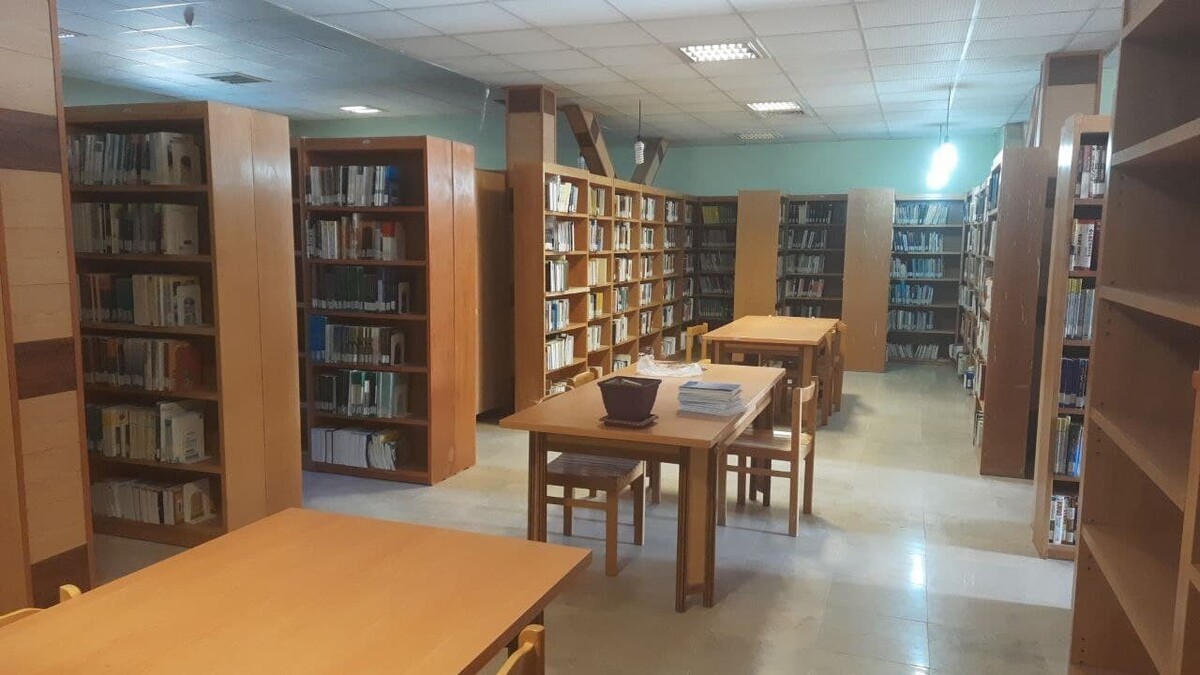 رئیس کتابخانه‌های عمومی شهرستان مشهد گفت: هماهنگی بسیار مطلوبی با شهرداری مشهد برقرار است و در این راستا، بیش از ۸۳ سالن مطالعه در سطح شهر تجهیز و سازمان‌دهی شده‌اند. علاوه بر این، راهبرد ما این است که در سایه تفاهم‌نامه‌هایی که با مدیریت شهری امضا شده، کتابخانه‌ها علاوه بر امانت و سالن مطالعه، کاربری فرهنگسرا نیز پیدا کنند.