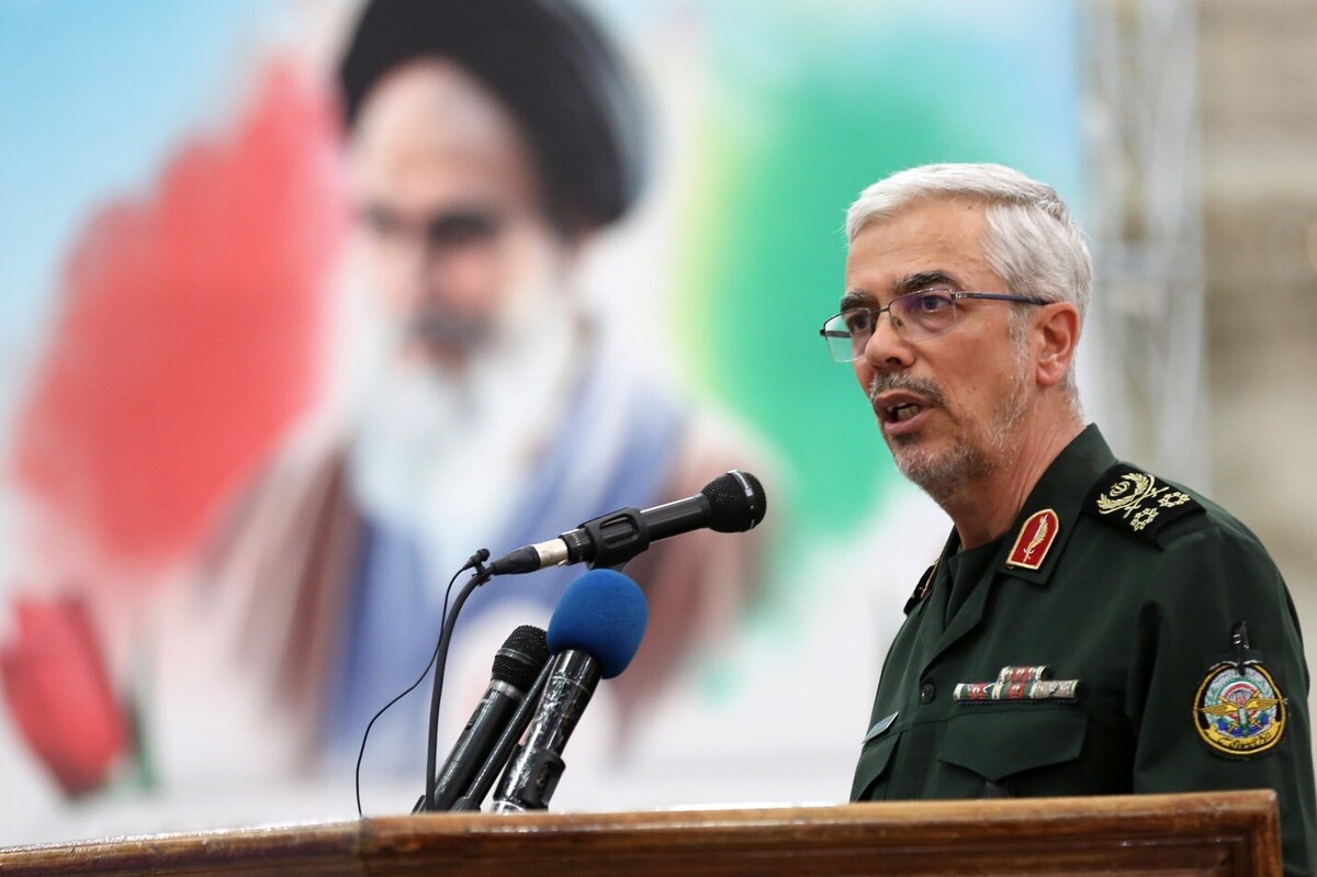 رئیس ستادکل نیرو‌های مسلح گفت: امروز با قدرت و اقتدار نیرو‌های مسلح، دشمنان جرات تهاجم و حتی فکر تهاجم نظامی به کشورمان را هم کنار گذشته اند. امنیت کشورمان مثال زدنی است.