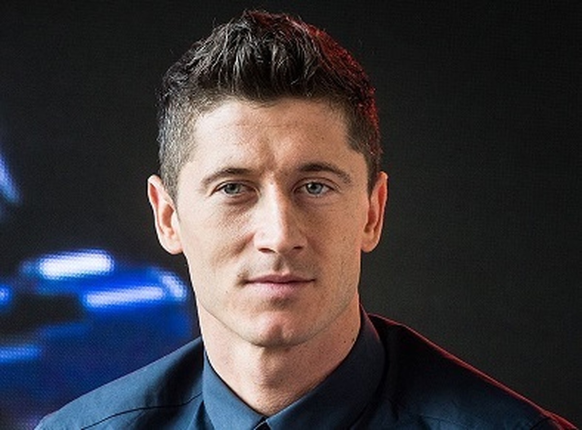 مستند ورزشی «لواندوفسکی-ناشناس» Lewandowski Nieznany به کارگردانی ماچیک کوالچوک با دوبله اختصاصی و به صورت رایگان و انحصاری در پلتفرم «تماشاخونه» عرضه شد.