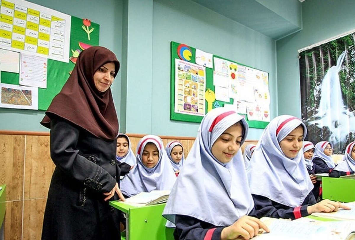 سخنگوی کمیسیون آموزش و تحقیقات مجلس شورای اسلامی به بیان جزئیاتی از جلسه غیرعلنی نمایندگان درباره مشکلات وزارت آموزش و پرورش در تأمین معلم برای سال جدید تحصیلی مدارس پرداخت.