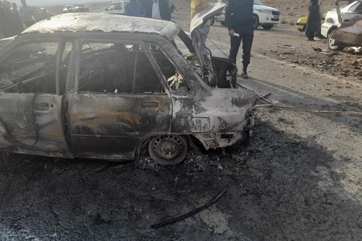 پس از حادثه آتش گرفتن خودرو پراید در نَرماشیر که منجر به فوت سرنشین خانم شد، دومین سانحه منجر به آتش سوزی خودرو در جاده دارزین -دهبکری امروز رخ داد و یک سرنشین خودرو پراید در آتش برخاسته از این خودرو سوخت و سرنشین دیگر نیز که به بیرون پرتاب شده بود در محل حادثه جان خود را از دست داد.
