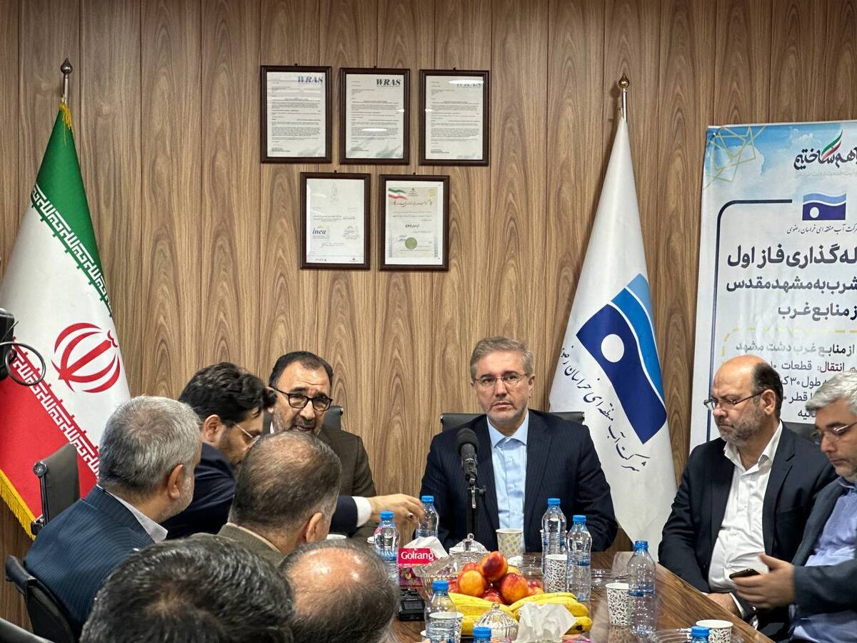 معاون رئیس جمهور گفت: طرح انتقال آب از دریای عمان یک طرح مهم است که دولت با اولویت آن را پیگیری می‌کند و امیدواریم هرچه سریع‌تر این آب به منطقه خراسان برسد.