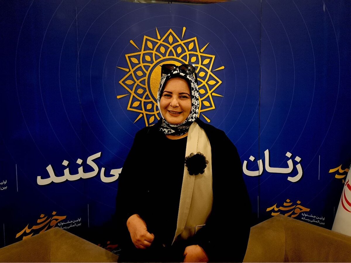 یک روزنامه نگار از کشور تونس با اشاره به اینکه زنان باید یاد بگیرند و یاد بدهند، گفت: زنانی که اینجا حضور دارند زنان موفق کشور خود هستند و با حضور در اینجا تبادل فکری شکل می‌گیرد و افکار جدید را زنان دیگر کسب کنند.