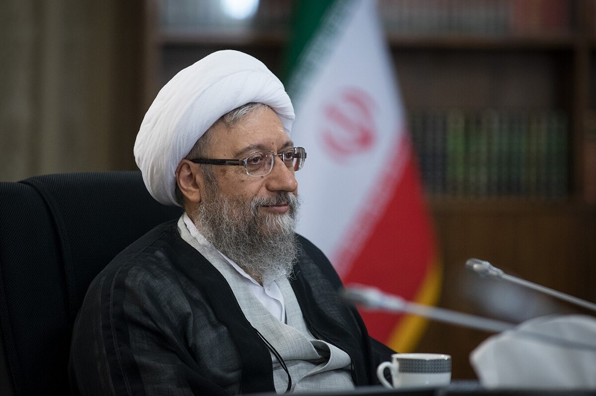 رئیس مجمع تشخیص مصلحت نظام ادعای نگارش نامه‌ای از سوی این مجمع به رهبر معظم انقلاب اسلامی و در مخالفت با نظر ایشان درباره وضعیت اعتبار اسناد غیر رسمی را تکذیب کرد.