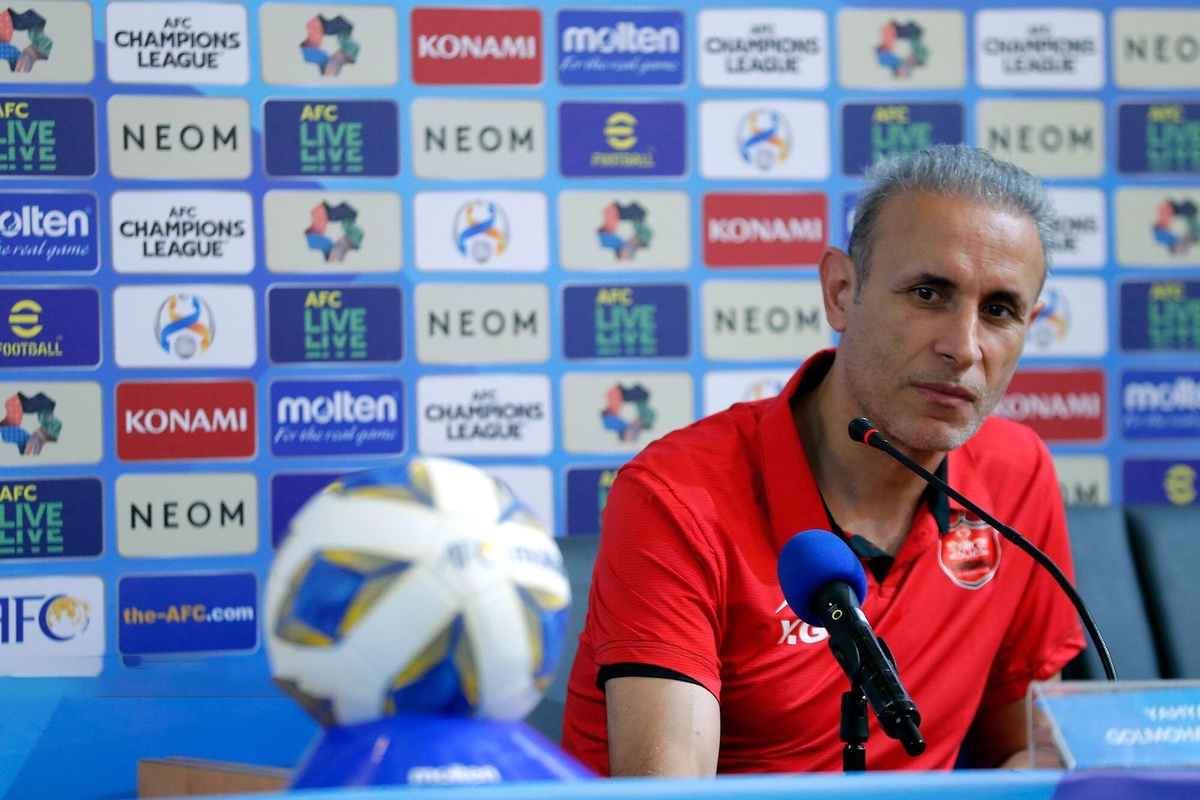 سرمربی پرسپولیس گفت: همه تیم‌های حاضر در گروه ما مشغول لیگ خود هستند و هر سه، چهار روز بازی می‌کنند و نقاط ضعف و قوت خود را پیدا می‌کنند، اما ما به خاطر برنامه ریزی‌های غلط فدراسیون یادمان نمی‌آید آخرین بازی ما در لیگ برتر کی بوده است.