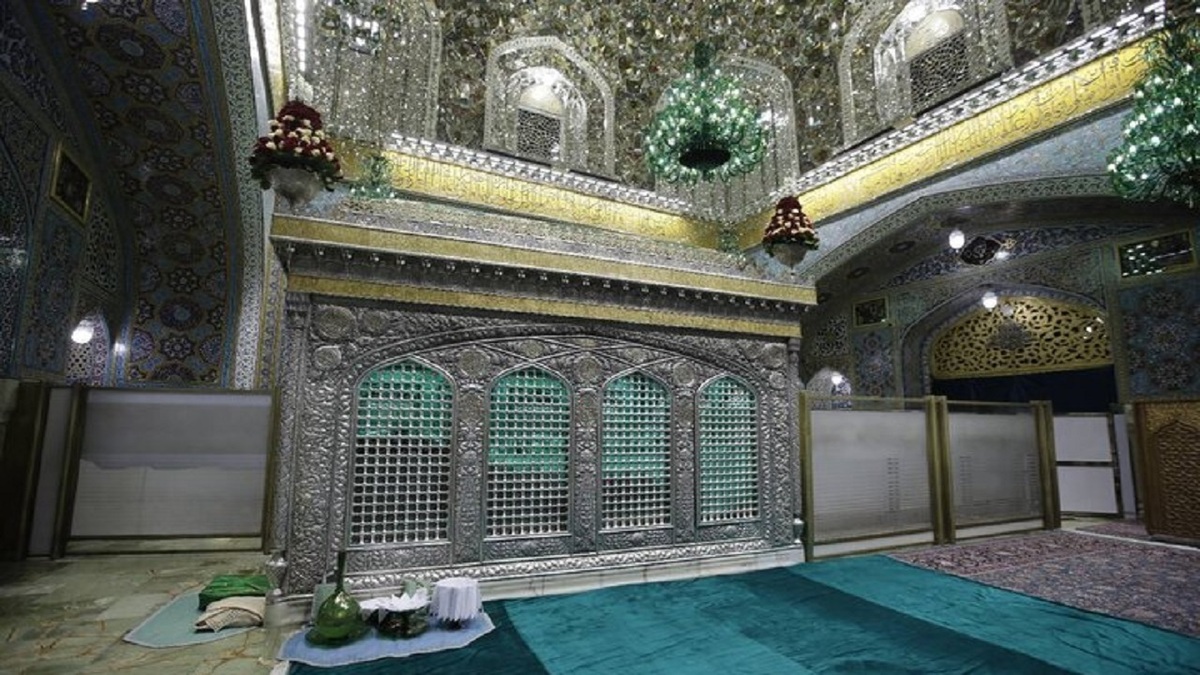 غبارروبی ضریح مطهر حضرت رضا(ع) در آستانه میلاد پیامبر اکرم(ص) با حضور میهمانان ویژه‌ای از ناشنوایان را در این ویدئو مشاهده می‌کنید.