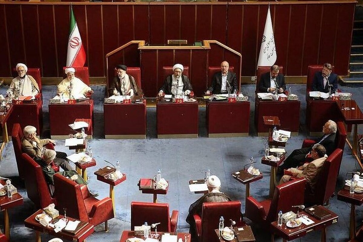 هیئت عالی نظارت مجمع تشخیص مصلحت نظام مصوبه مجلس برای لایحه «حمایت از خانواده از طریق ترویج فرهنگ عفاف و حجاب» را بررسی کرد و موادی از آن را با سیاست‌های کلی نظام قانون‌گذاری مغایر دانست.