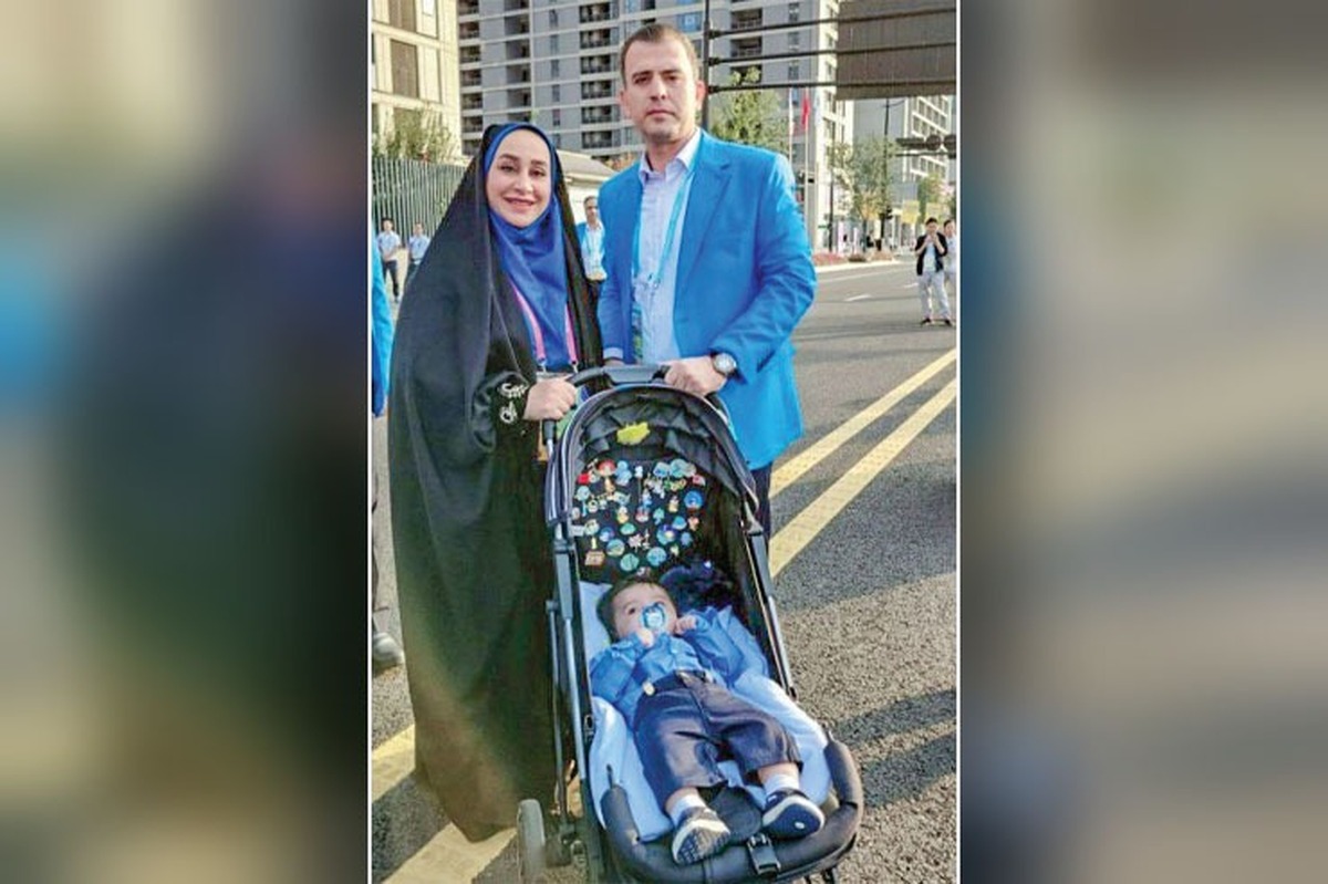 بانوی پرچم‌دار کاروان ایران با نوزادش در افتتاحیه بازی های پاراآسیایی حاضر شد.