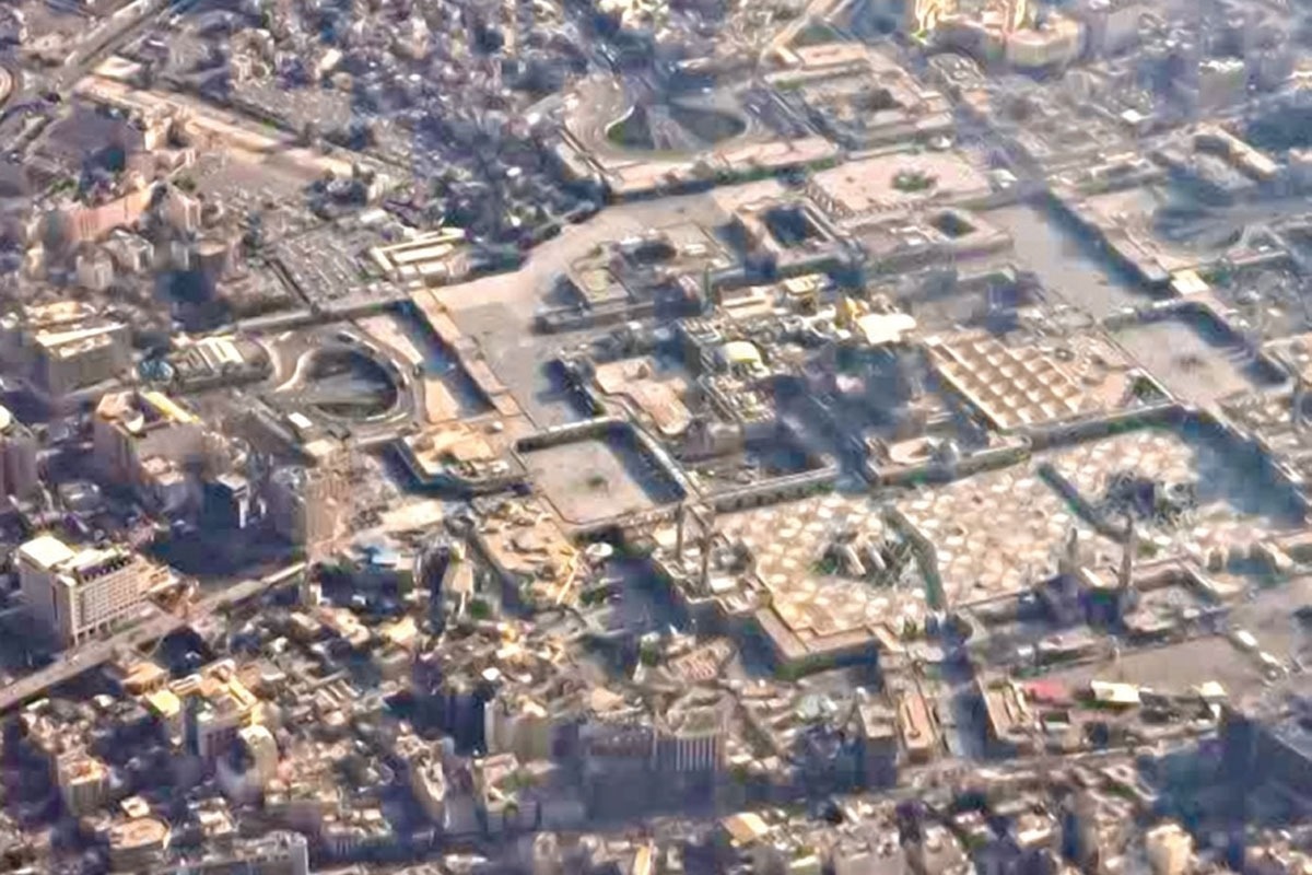 وقتی از بالا به مشهد نگاه می‌کنی، خاطرات فشرده می‌شوند، خاطرات امانت نمی‌دهند و در همان چند ثانیه که فرصت داری شهرت را از آن بالا ببینی خاطره‌ها هجوم می‌آورند.