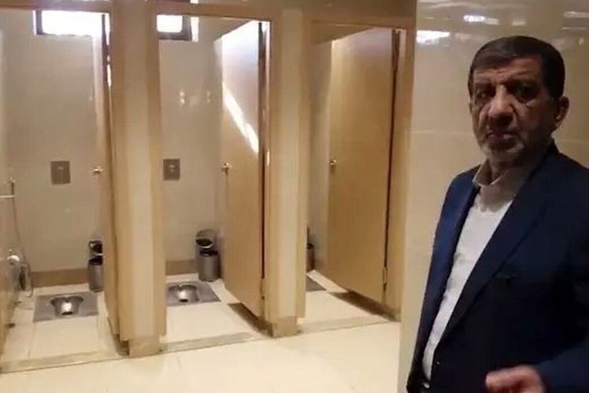 عزت‌الله ضرغامی ویدیویی از سفرش به تاجیکستان و بازدید از توالت‌های یک مسجد در شهر دوشنبه منتشر کرد و با اشاره به خدمات و نظافت آن گفت: «در ایران هیچ مسجد ما سرویس‌های اینجا را ندارد. مدیریت تاجیک‌ها در این زمینه برای مساجد ما درس است.»