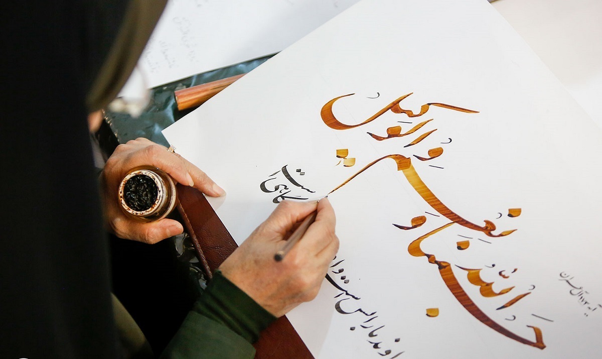 به همت دارالقرآن کریم آستان قدس رضوی نمایشگاه هنر حماسه ویژه بانوان با رویکرد حمایت از مردم مظلوم غزه در جوار بارگاه ملکوتی امام مهربانی‌ها برپا شد.