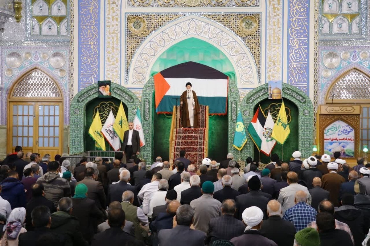 نماینده، ولی فقیه در استان خراسان رضوی گفت: ۱۳ آبان ۱۳۵۸ ثابت کرد که تدبیر الهی همه‌کاره است. اولین سیلی ملت ایران به چهره آمریکا در این یوم الله زده شد و اکنون پس از ۴۴ سال، آمریکا ذلیل‌تر، بدبخت‌تر و گرفتارتر است و همه باور کرده‌اند که آمریکا هیچ غلطی نمی‌تواند بکند.