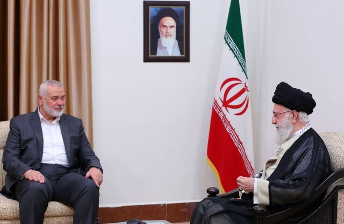 اسماعیل هنیه رئیس دفتر سیاسی حماس و هیات همراه با حضرت آیت الله خامنه‌ای رهبر انقلاب اسلامی دیدار کردند.