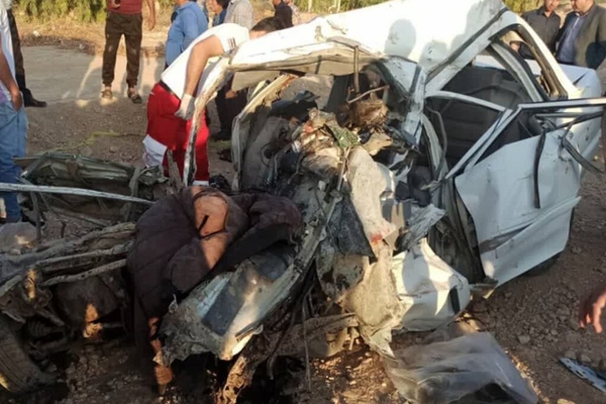 مدیرعامل هلال‌احمر فارس گفت: در پی تصادف زنجیره‌ای سه خودرو در فارس چهار نفر جان‌ خود را از دست داده و سه نفر نیز مصدوم شدند.