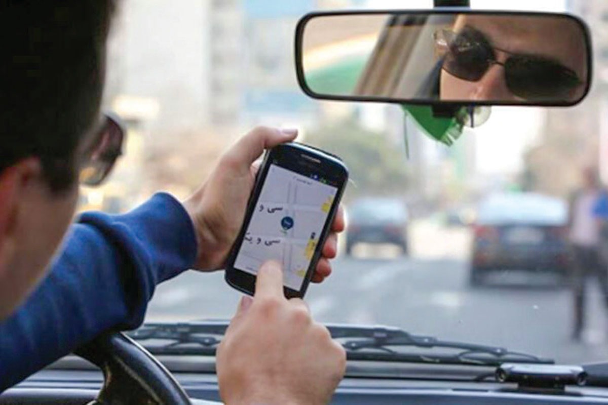 معاون ارتباطات یکی از شرکت‌های تاکسی اینترنتی کشور گفت: با وزارتخانه‌های نفت و کشور برای اختصاص سهمیه بنزین تاکسی‌های اینترنتی نامه نگاری شده است.