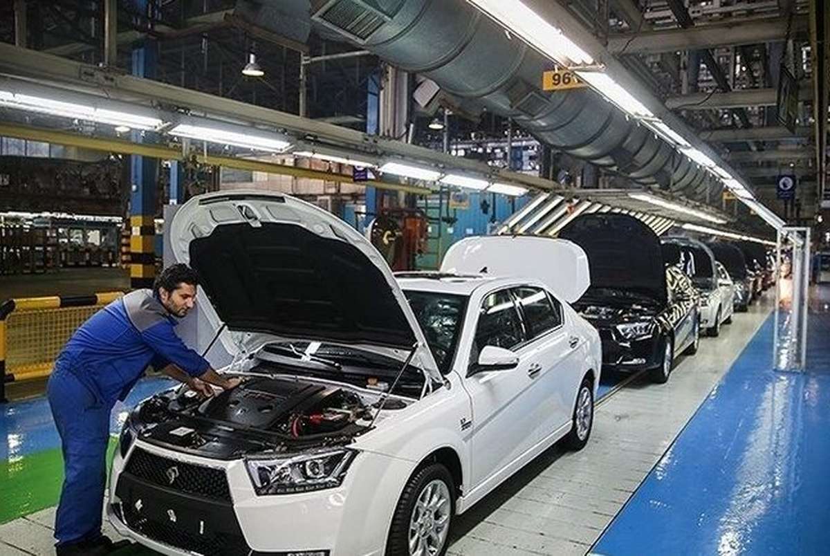 نایب رئیس کمیسیون صنایع گفت: خودروسازان هر چند ماه یکبار با شگرد‌های مختلف بدنبال کسب مجوز افزایش قیمت از مجرای شورای رقابت هستند.