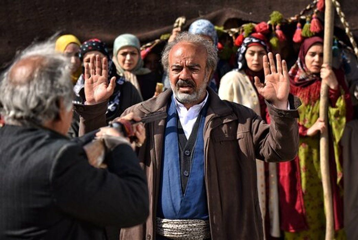 فصل پنجم سریال کمدی «نون خ» ساخته سعید آقاخانی ۲۵ قسمت دارد که ۱۰ قسمت آن در چابهار می‌گذرد.