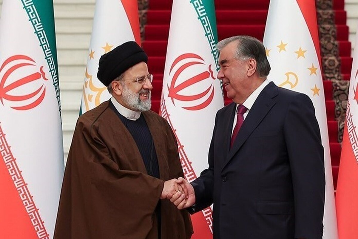 روسای جمهور و مقامات عالیرتبه ایران و تاجیکستان یک بیانیه مشترک و ۱۸ سند و تفاهمنامه همکاری امضا کردند.