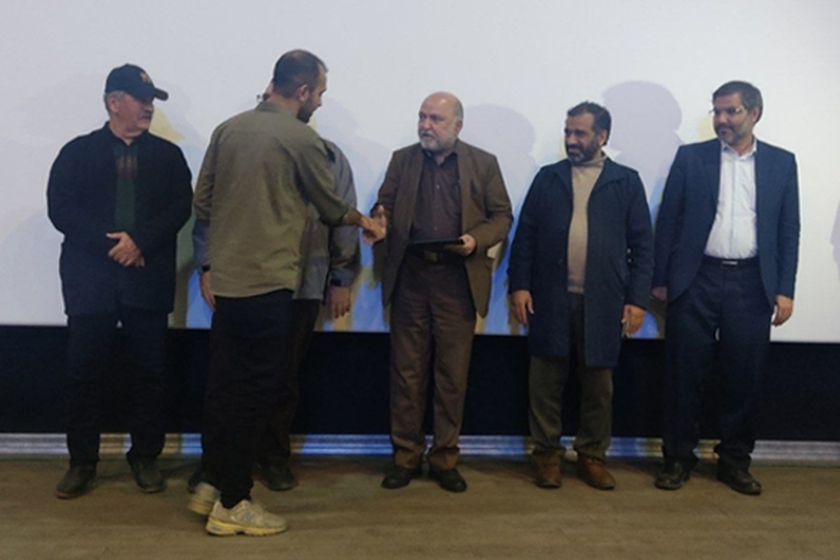 در مراسمی با حضور جمعی از مدیران فرهنگی و هنری و علاقمندان به سینما، از برگزیدگان مشهدی چهلمین جشنواره بین المللی فیلم کوتاه تهران تجلیل شد.
