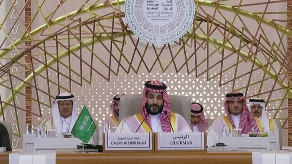 ولیعهد عربستان امروز جمعه خواستار پایان جنگ غزه و توقف آوارگی اجباری فلسطینیان شد.