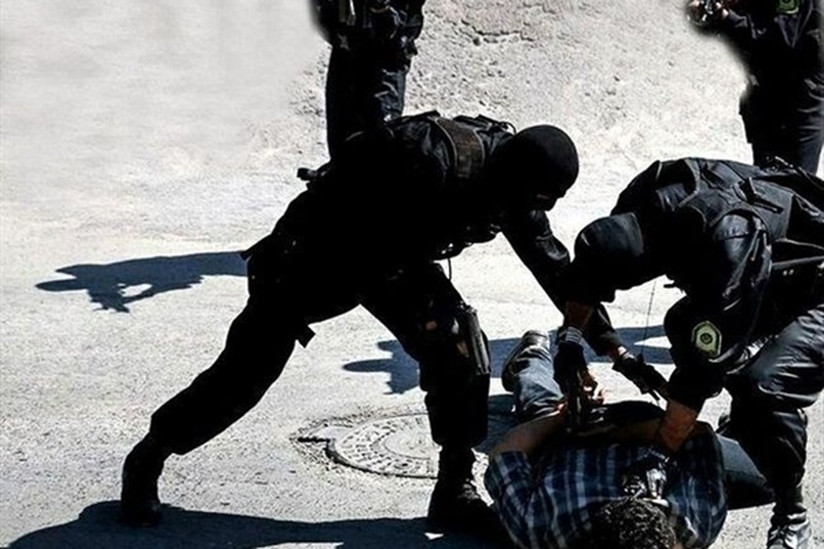 فرمانده انتظامی سیستان و بلوچستان از دستگیری شرور مسلح معروف در اقدام اطلاعاتی پلیس شهرستان ایرانشهر خبر داد.