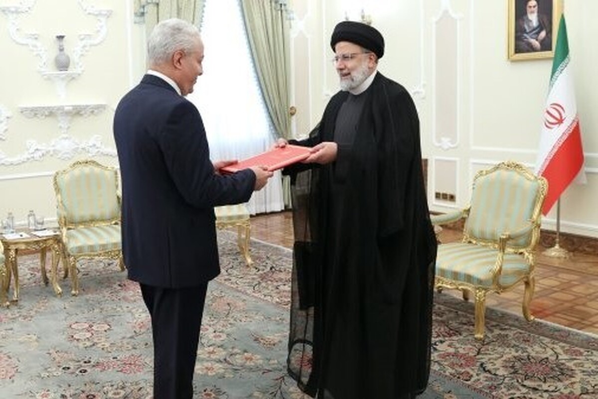 رئیس جمهور مذاکرات هیئت‌های دیپلماتیک و فعال شدن کمیسیون‌های مشترک میان ایران و تونس را در مسیر ارتقا و توسعه سطح روابط حائز اهمیت دانست و ابراز امیدواری کرد که به‌زودی فصل جدیدی از تعاملات فیمابین گشوده شود.