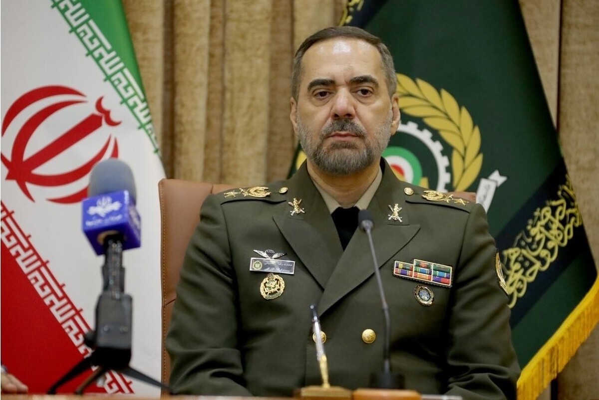 وزیر دفاع با بیان اینکه دشمنان در طراحی‌های جدید علیه جمهوری اسلامی ایران سراغ تهدیدات ناشناخته و جدید رفته‌اند به سازمان سپند دستور داد تا همانند گذشته در راستای شناسایی و راه کار‌های مقابله با این نوع تهدیدات اقدام کند.