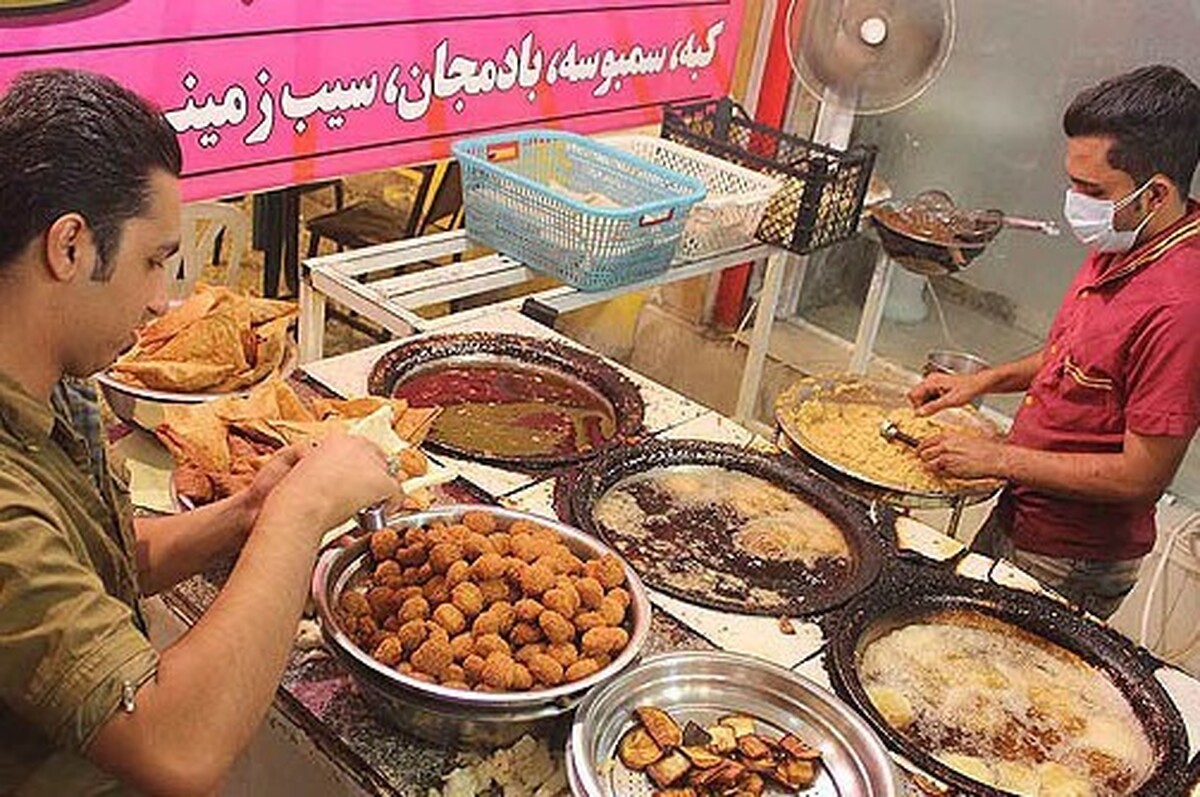 رئیس اتاق اصناف مشهد از آغاز گشت مشترک ویژه ساماندهی صنف اغذیه‌فروشان و پیتزافروشان در مشهد خبر داد.