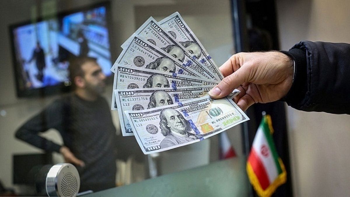 معاون سابق ارزی بانک مرکزی گفت: ما وارد دوره ثبات نشدیم، در نتیجه انتظار اینکه قیمت ارز با توجه به داده‌های اقتصادی تغییر چندانی نداشته باشد، بیهوده است.