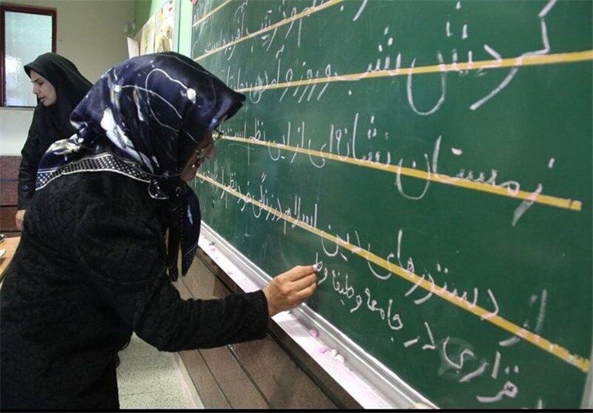 مدیرکل فرهنگی اجتماعی معاونت ریاست جمهوری در امور زنان و خانواده گفت: طرح آزر در ۲۶ استان با هدف ایجاد عدالت آموزشی و تربیتی زنان روستایی و عشایری بازمانده از تحصیل بالای ۱۰ سال اجرا می‌شود.