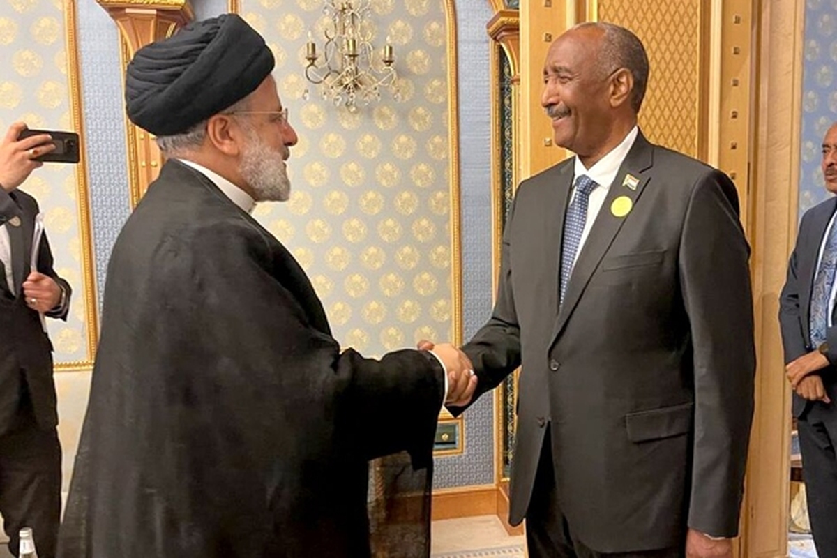 رئیس جمهور کشورمان در دیدار رئیس شورای حکومتی سودان، ضمن ابراز خوشحالی از دیدار با وی، آمادگی کشورمان را برای تبادل هیئت‌های دیپلماتیک و گسترش روابط در عرصه‌های مختلف با این کشور اعلام کرد.