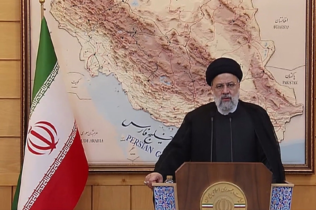رئیس جمهور با بیان اینکه جمهوری اسلامی ایران نظری صریح در خصوص فلسطین دارد، تاکید کرد: ایران از ابتدا رژیم صهیونیستی را رژیم غاصب اعلام کرده است.