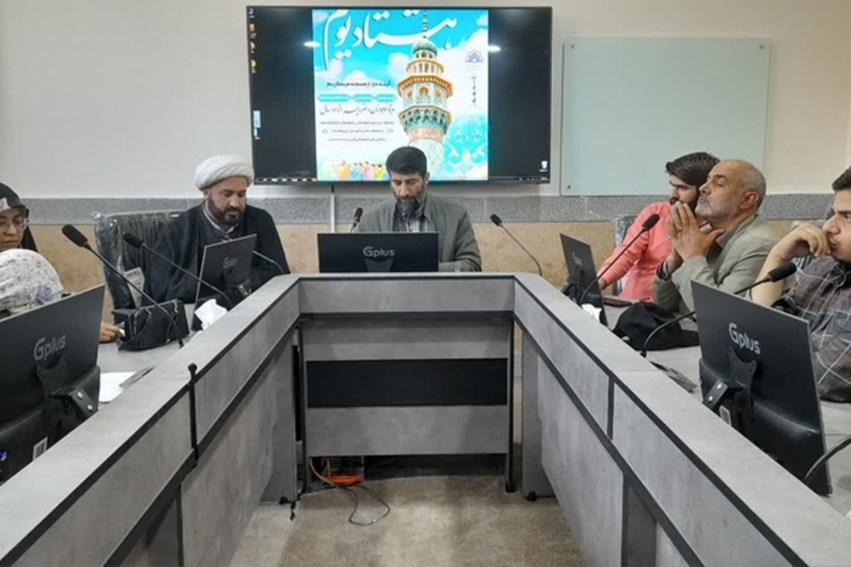 معاون فرهنگی هنری ستاد هماهنگی کانون های مساجد کشور گفت: جدای از فعالیت تخصصی هر کانون باید تربیت به عنوان ستون اصلی و شاکله محوری فعالیت کانون های مساجد باشد.