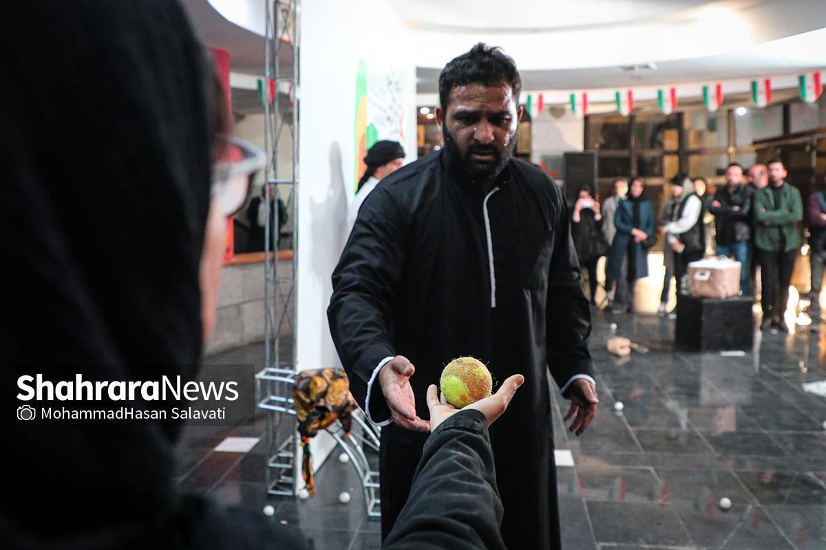 سی‌وسومین جشنواره تئاتر خراسان رضوی با اجرای ۴ نمایش صحنه‌ای و ۴ نمایش خیابانی به کار خود ادامه می‌دهد.