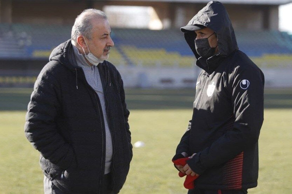 سرمربی پرسپولیس مدیرعامل این باشگاه را تهدید به جدایی کرد.