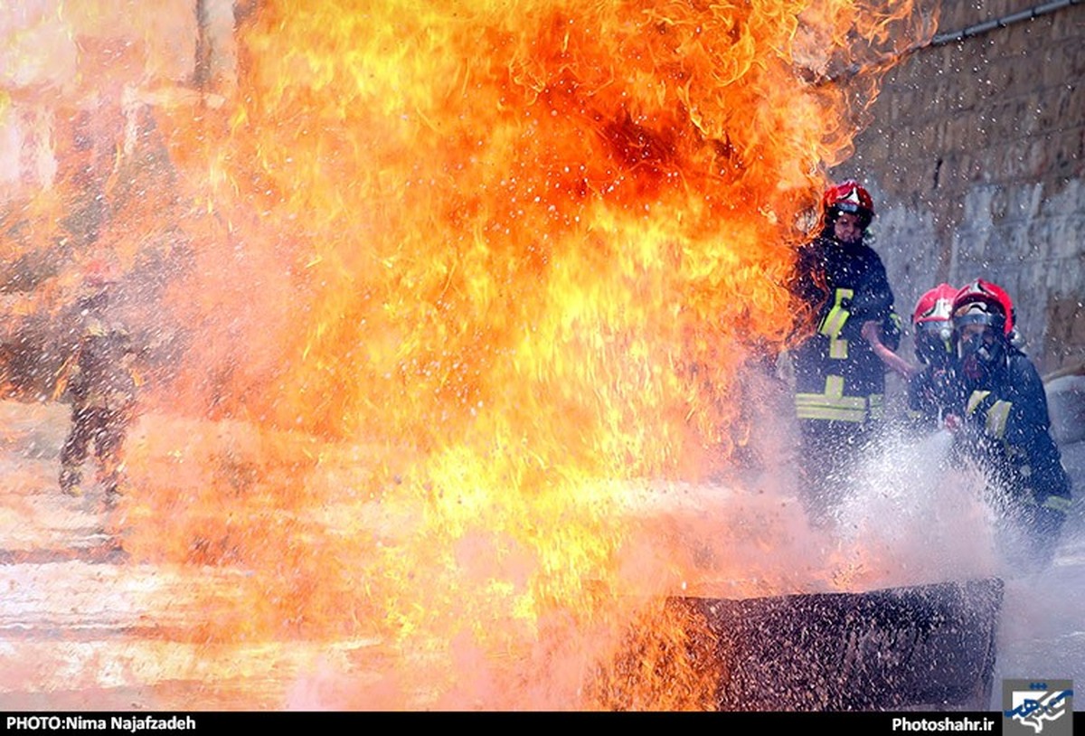 با تلاش آتش‌نشانان، آتش‌سوزی کارگاه تولید شیرآلات ساختمانی در خیابان شهید حائری مشهد مهار شد.