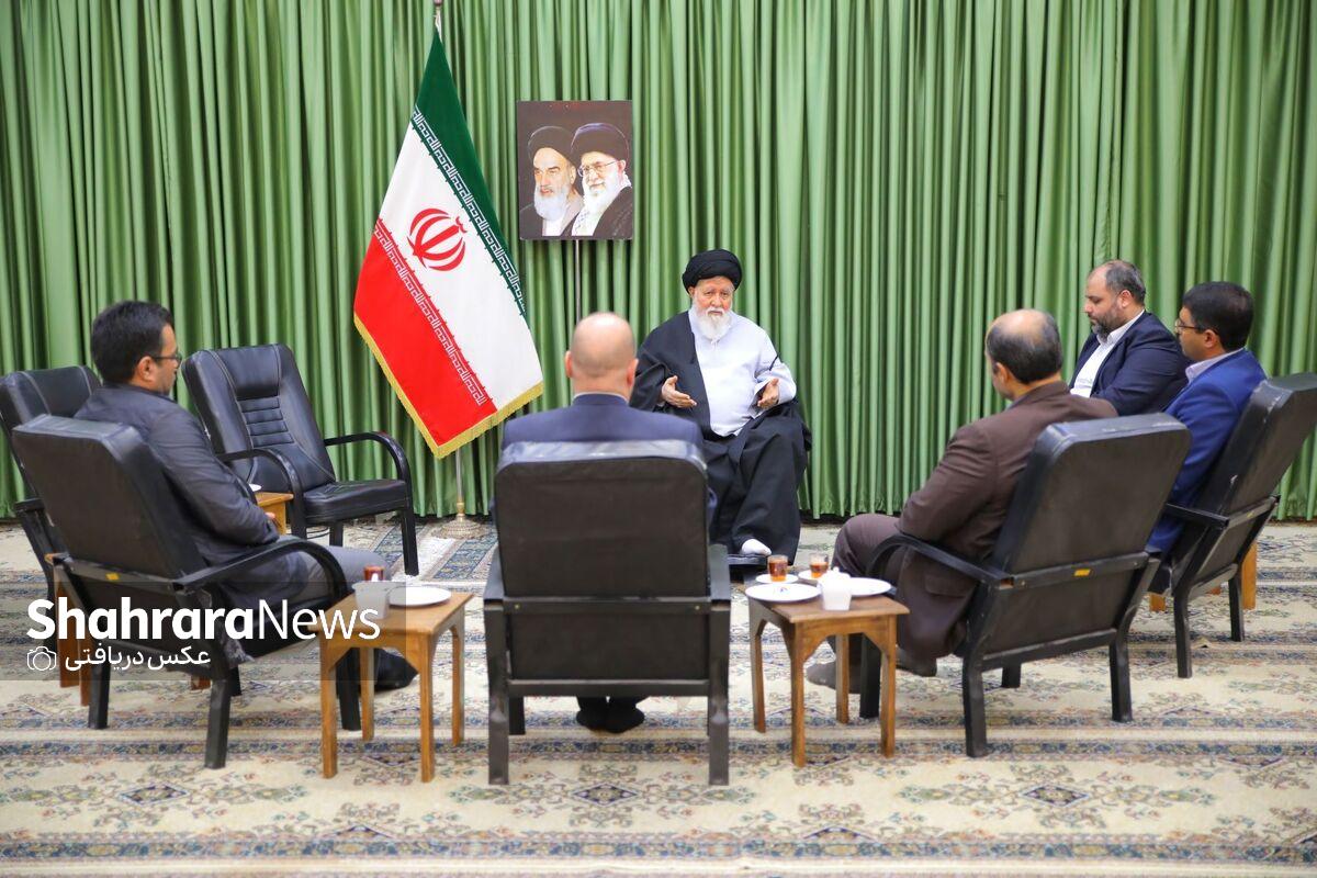 نماینده ولی‌فقیه در استان خراسان رضوی گفت: اگر متمرکز بر مهارت‌آموزی به جوانان مناطق محروم استان باشید، سرمایه‌گذاران نیز ترغیب می‌شوند از ظرفیت نیروی انسانی متخصص در این مناطق استفاده کنند و این مسئله به‌موازات اشتغال‌زایی، به رونق تدریجی بخش‌های کم‌برخوردار و محروم می‌انجامد.