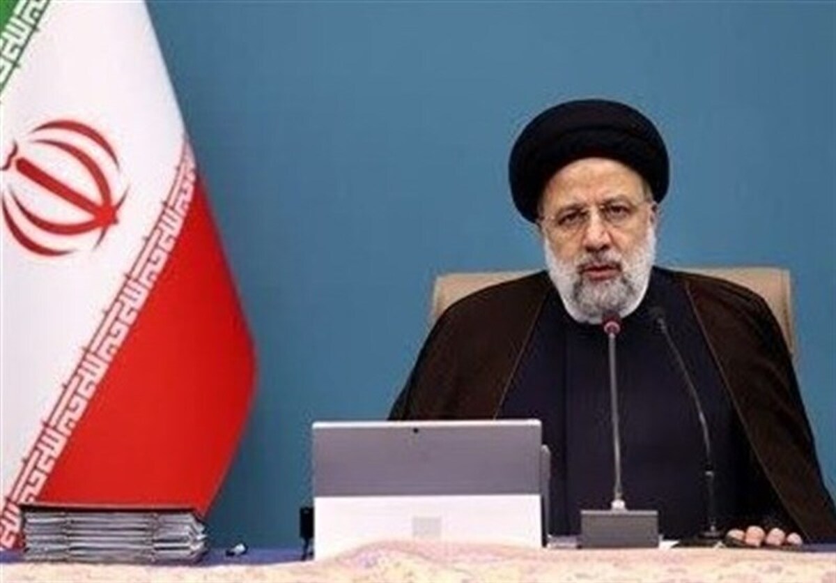 رئیس جمهور با تاکید بر تمرکز تعیین و اجرای سیاست‌های ارزی کشور در بانک مرکزی، دخالت و تصمیم‌گیری سایر بخش‌های کشور در سیاست‌های ارزی را خلاف مصالح عمومی دانست.