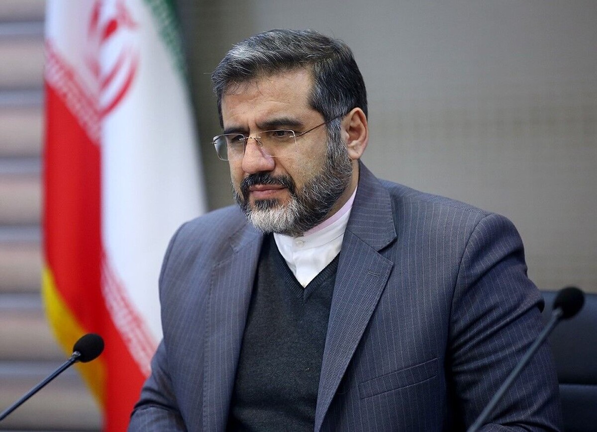 وزیر فرهنگ و ارشاد اسلامی حذف شدن نام شب یلدا و چهارشنبه سوری از تقویم را تکذیب کرد.