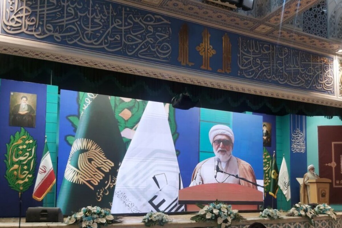 تولیت آستان قدس رضوی گفت: افتخار می‌کنیم که در مضجع شریف رضوی از قدیمی‌ترین نسخه قرآن کریم رونمایی شد و پیوند قرآن و عترت خدا را این‌گونه به نمایش می‌گذاریم.
