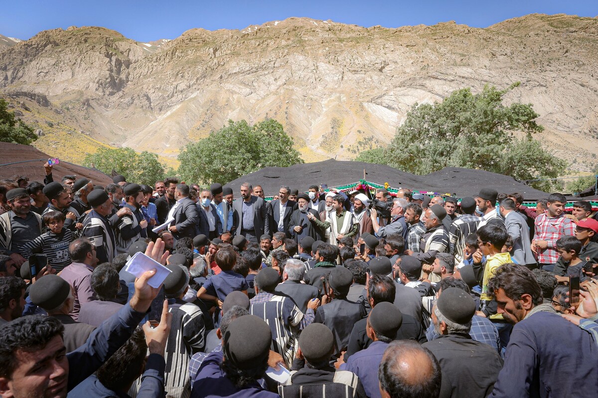سفر رئیس‌جمهور به استان چهارمحال‌وبختیاری در شرایطی انجام شد که نگاهی به دستاورد‌ها و مصوبات آن، نشان‌دهنده برداشته شدن گام‌های اساسی درمسیر رفع غبار محرومیت از سیمای این استان است.