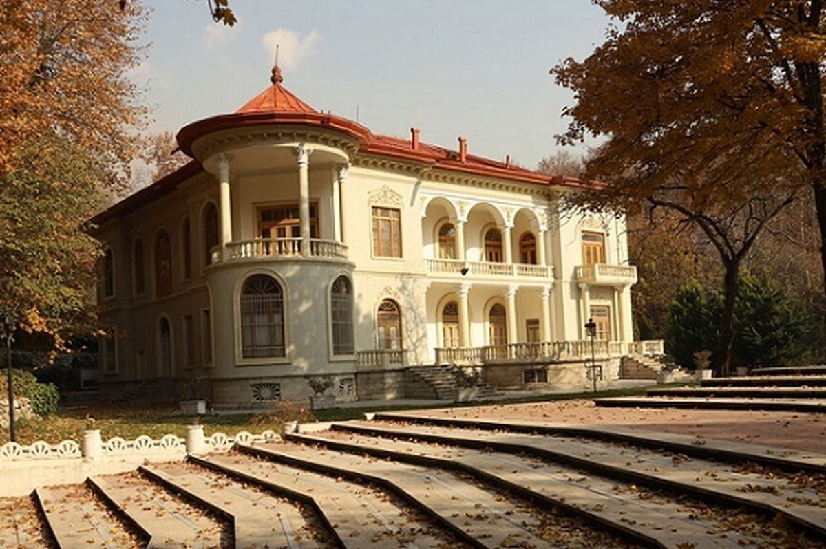 روابط‌عمومی مجموعه فرهنگی تاریخی سعدآباد به شایعه قطع درختان در این بنای تاریخی واکنش نشان داد.