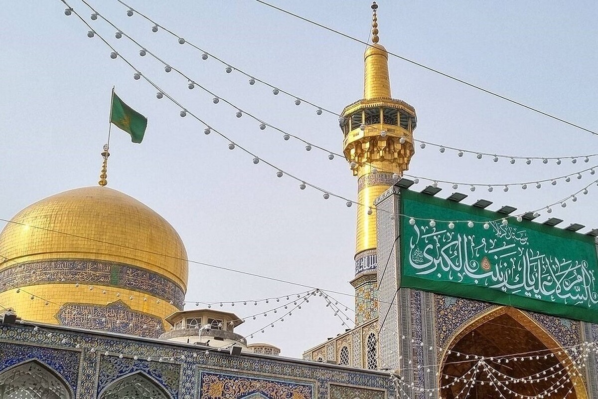 همزمان با فرارسیدن سالروز میلاد باسعادت حضرت زینب کبری (س) پرستار عاشورا، صحن و سرای رضوی آماده میزبانی از ارادتمندان حضرت رضا (ع) در این سرای ملکوتی است.