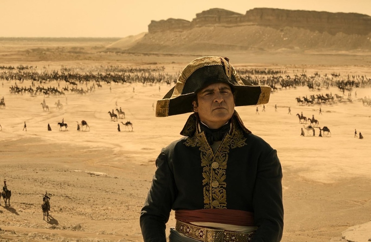 فیلم ناپلئون (Napoleon) که ۹ روز دیگر اکران خواهد شد، مطمئناً به لطف کارگردانی ریدلی اسکات امید‌های زیادی را برای علاقه‌مندان به فیلم‌های حماسی ایجاد کرده است؛ مخصوصاً با توجه به اینکه او دو فیلم بسیار موفق دیگر نیز در این ژانر در کارنامه دارد.