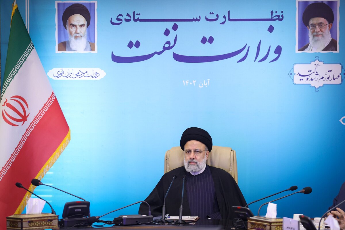 سید ابراهیم رئیسی رئیس جمهور در ادامه فرآیند «نظارت ستادی بر دستگاه‌های اجرایی» صبح امروز - دوشنبه - به وزارت نفت رفت.