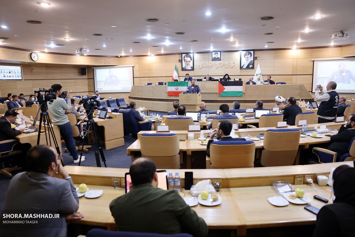 تغییر رئیس شورای اسلامی شهر مشهد، موضوعی بود که در جلسه امروز از سوی مخالفان و موافقان بیش از مصوبات دیگر مورد توجه قرار گرفت.